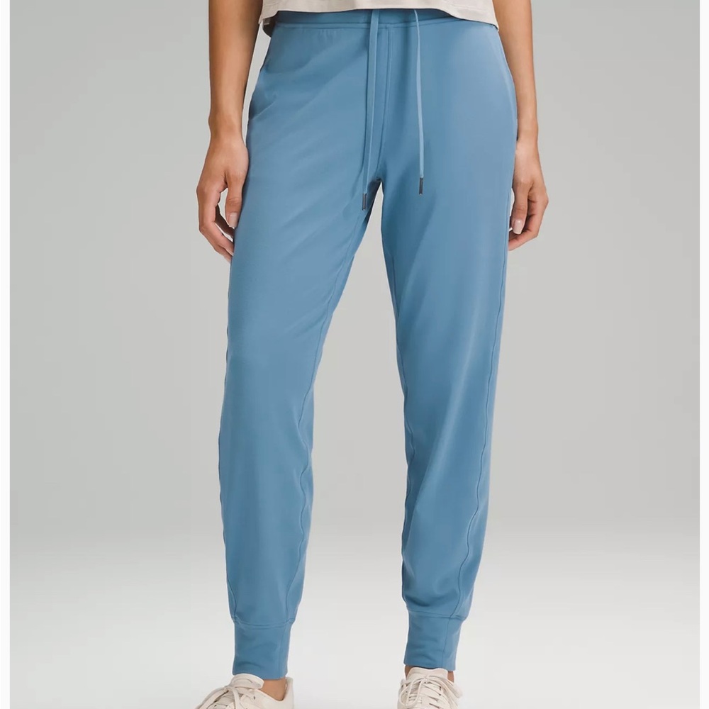 Lululemon high rise joggers GREEN size 6